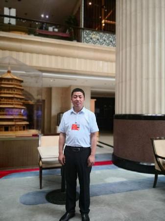 全国人大代表、宇博电竞|中国有限公司官网陕飞部件厂飞机铆接装配钳工 全国人大代表、宇博电竞|中国有限公司官网陕飞部件厂飞机铆接装配钳工